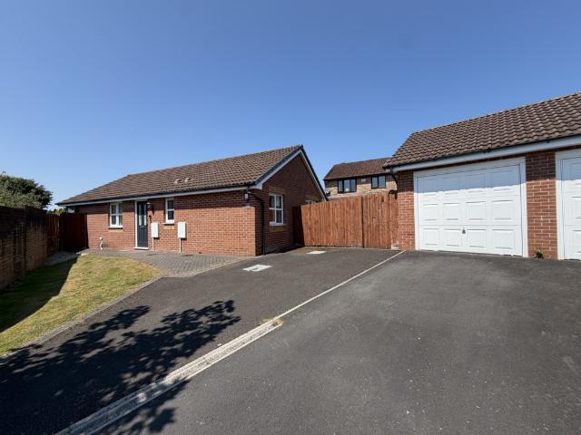 Bungalow for sale in Treharris