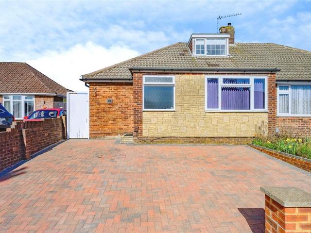 Bungalow for sale in Spring Park, Luton