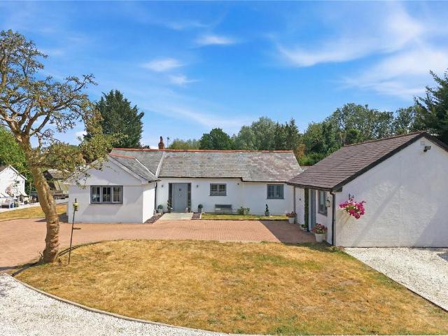 Bungalow for sale in Duton Hill, Essex