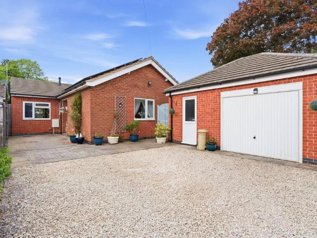 Bungalow for sale in Overslade, New Bilton