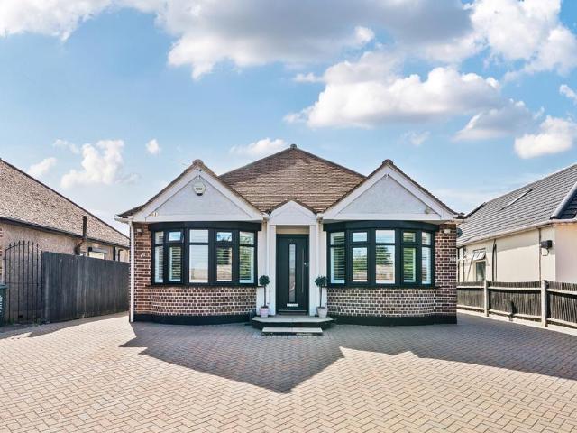 Bungalow for sale in Sutton-at-Hone and Hawley, Monks Orchard