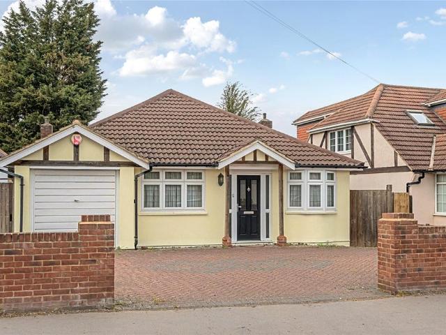 Bungalow for sale in London Borough of Croydon, Shirley