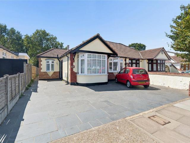 Bungalow for sale in Emerson Park, Greater London