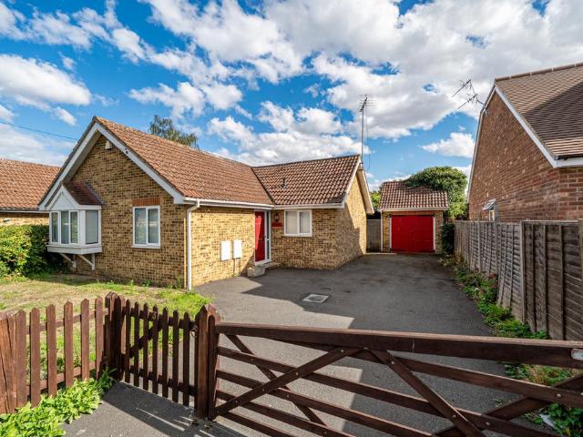 Bungalow for sale in Denham