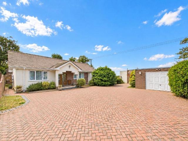 Bungalow for sale in Neacroft, New Forest