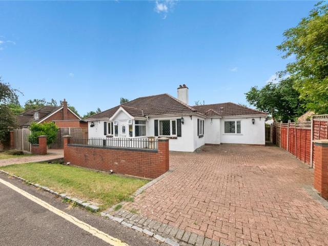 Bungalow for sale in Denham