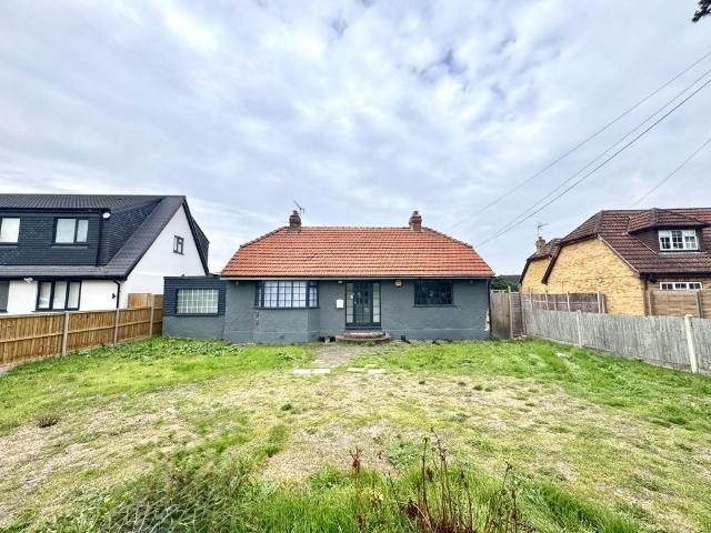 Bungalow for sale in Wraysbury