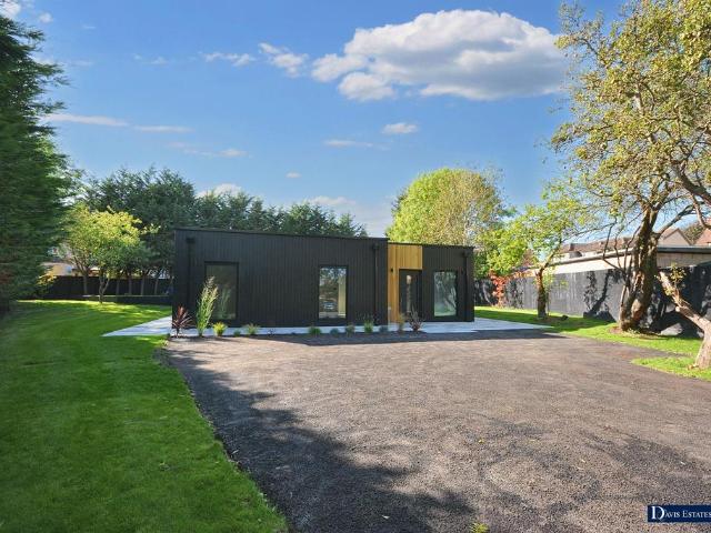 Bungalow for sale in Hornchurch, Greater London