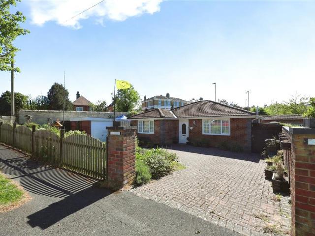 Bungalow for sale in Binstead, Ryde