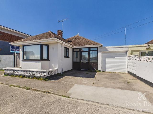 Bungalow for sale in Kinmel Bay, Wales