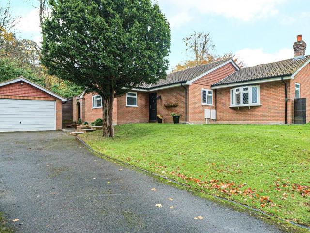 Bungalow for sale in Fole, Surrey