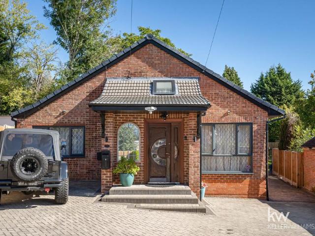 Bungalow for sale in Spring Park, Luton