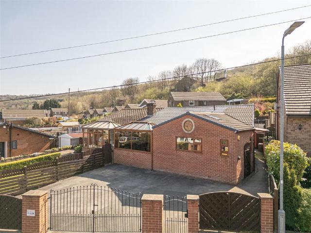 Bungalow for sale in Elland, Hullenedge