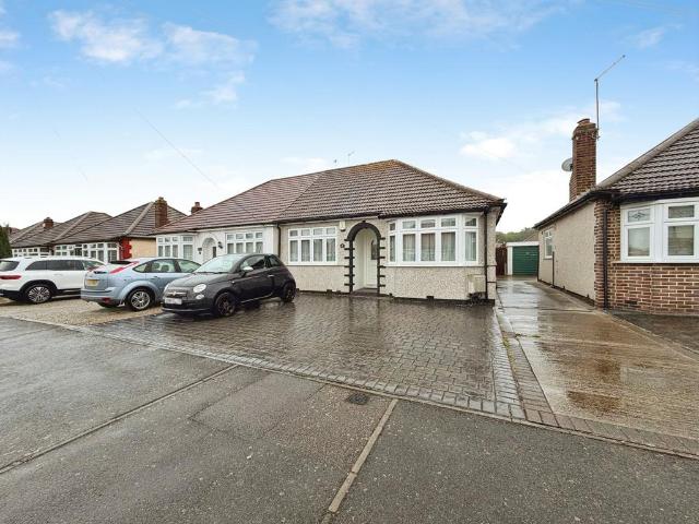 Bungalow for sale in Barnehurst, Greater London