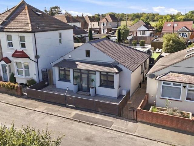 Bungalow for sale in Hawley, Monks Orchard