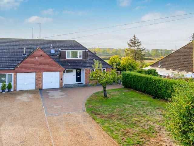 Bungalow for sale in Tilsworth, Central Bedfordshire