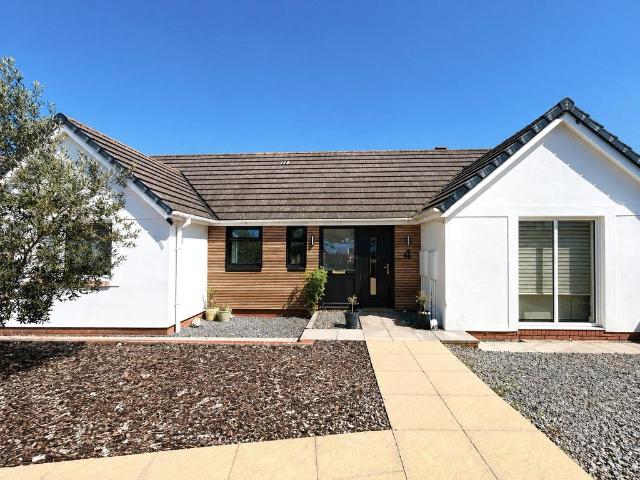 Bungalow for sale in Neyland, Wales