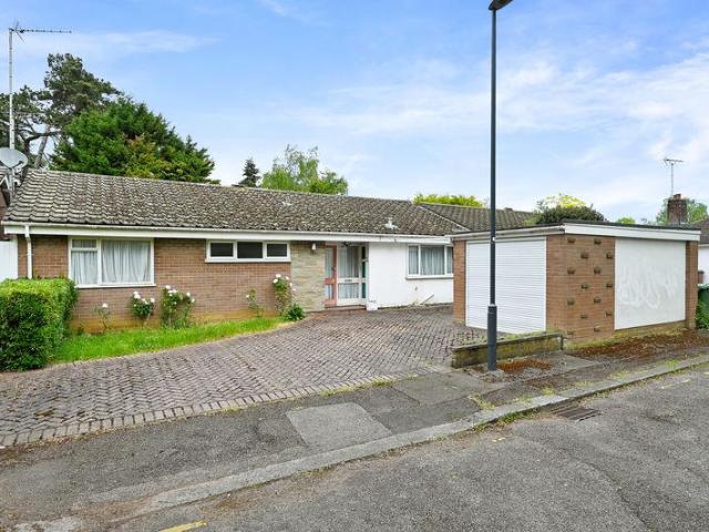 Bungalow for sale in Pinner, Greater London