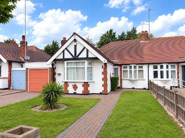 Bungalow for sale in Barnet Vale, Greater London