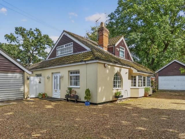 Bungalow for sale in Wroxham, Crostwick