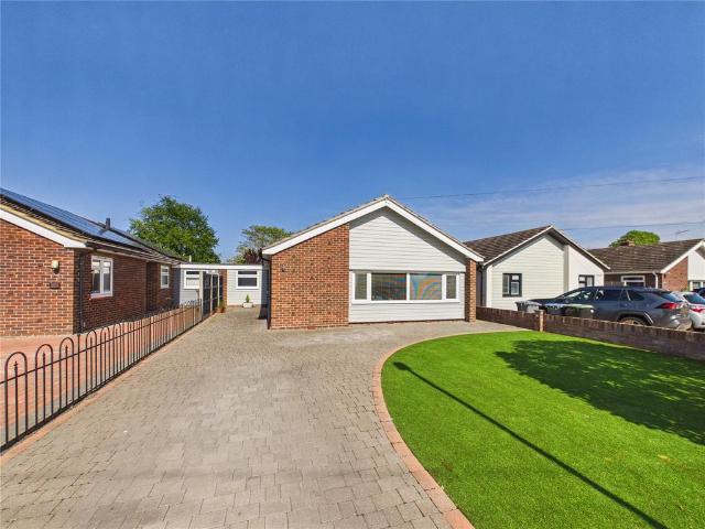 Bungalow for sale in Walton, Eastbridge