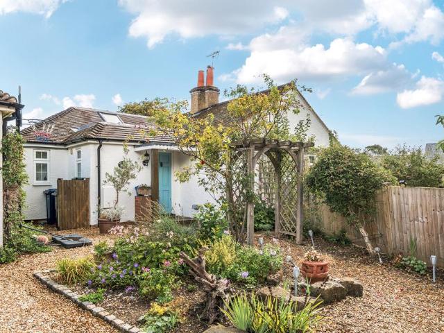 Bungalow for sale in Wrecclesham, Fole
