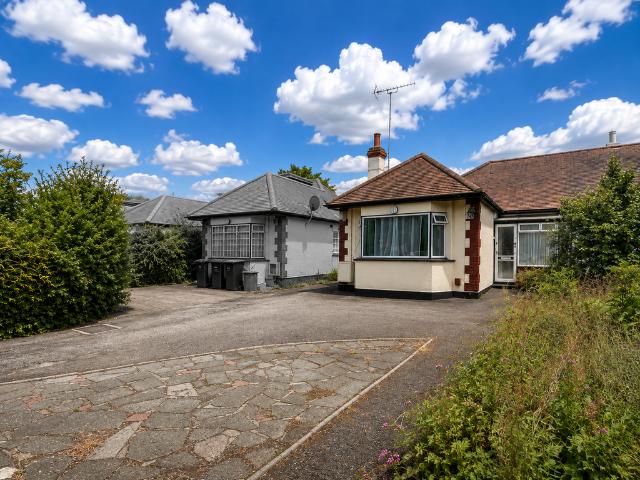 Bungalow for sale in Alton Barnes, Essex