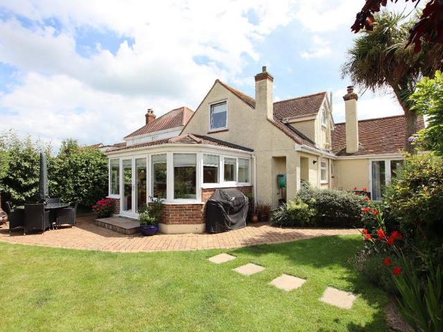Bungalow for sale in Holland-on-Sea, Dale Hill