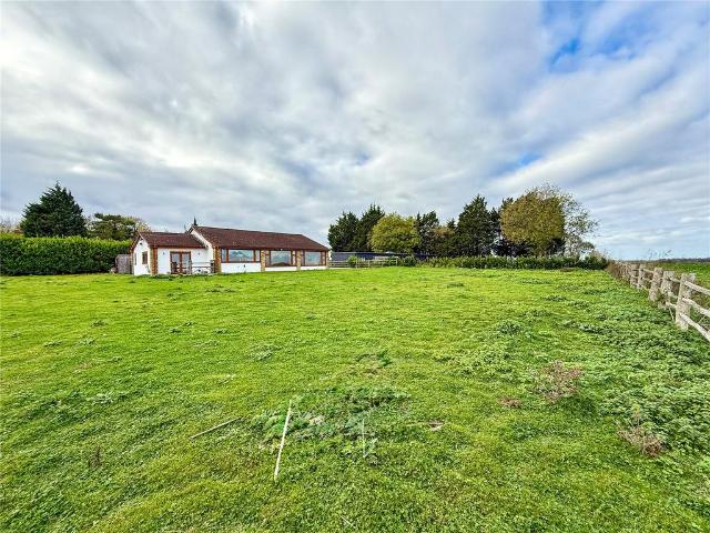 Bungalow for sale in The Butts, Kent