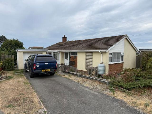 Bungalow for sale in Llanon, Wales