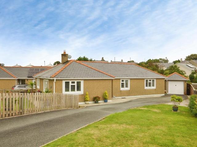 Bungalow for sale in Llanbedrog, Wales