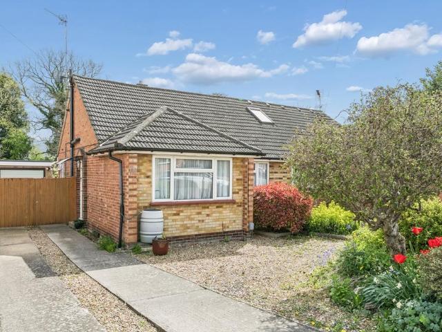Bungalow for sale in Oakfield, King's Walden