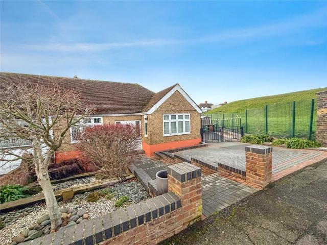 Bungalow for sale in Barnehurst, Greater London