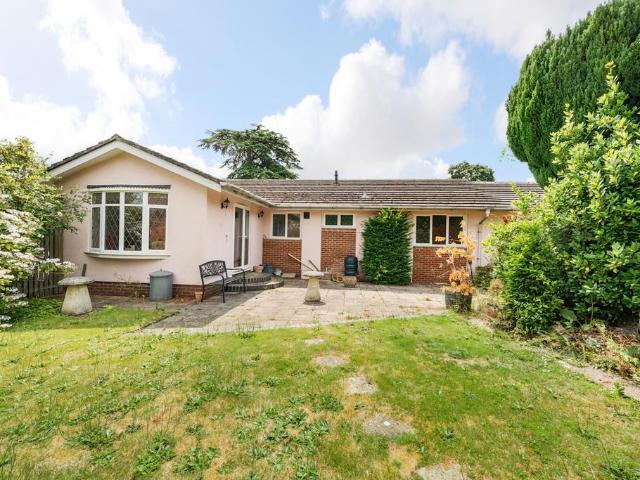 Bungalow for sale in Pangbourne, West Berkshire