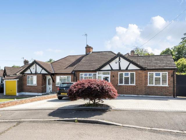 Bungalow for sale in Harrow Weald, Greater London