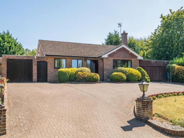 Bungalow for sale in Midway, Kent