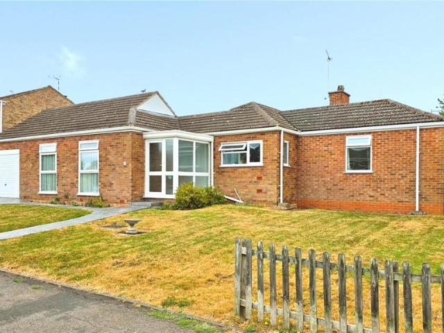 Bungalow for sale in Green Close, Warwickshire