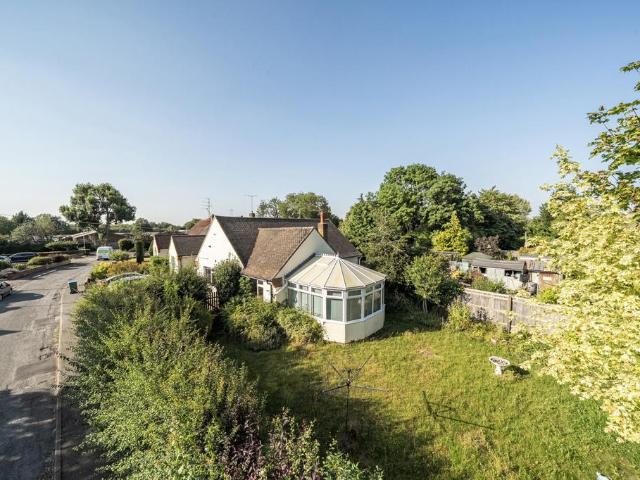 Bungalow for sale in Weston Turville