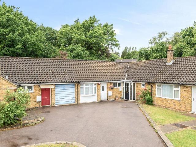 Bungalow for sale in Harrow Weald, Greater London