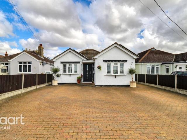 Bungalow for sale in Chipping Hill, Essex
