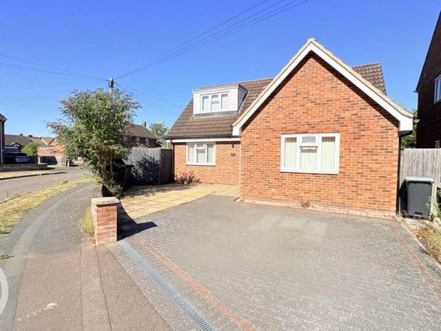 Bungalow for sale in Stotfold, Bedfordshire