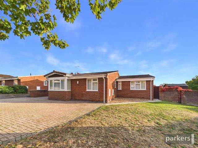 Bungalow for sale in Twyford, Wokingham