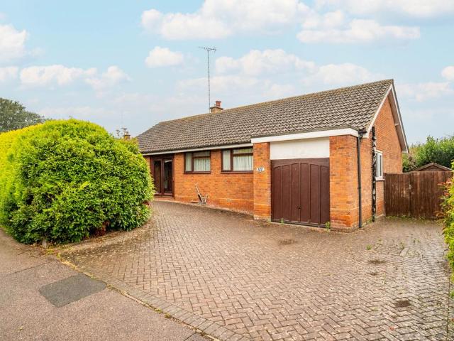 Bungalow for sale in Wood End, Five Acres