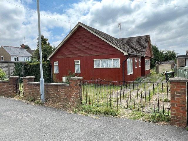 Bungalow for sale in Spring Park, Luton