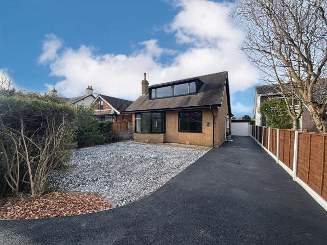 Bungalow for sale in Great Marton Moss