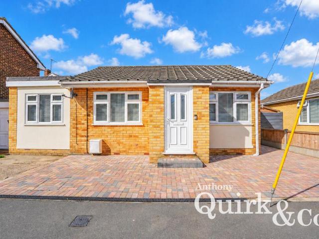 Bungalow for sale in Leigh Beck, Essex