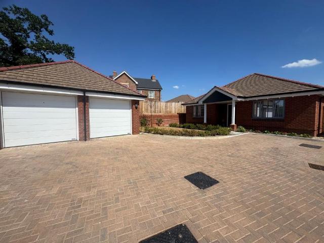 Bungalow for sale in Ashurst Bridge, Hampshire