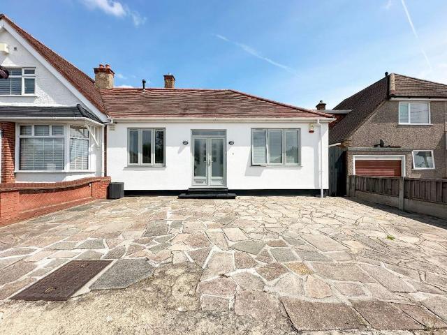 Bungalow for sale in Harold Hill, Greater London