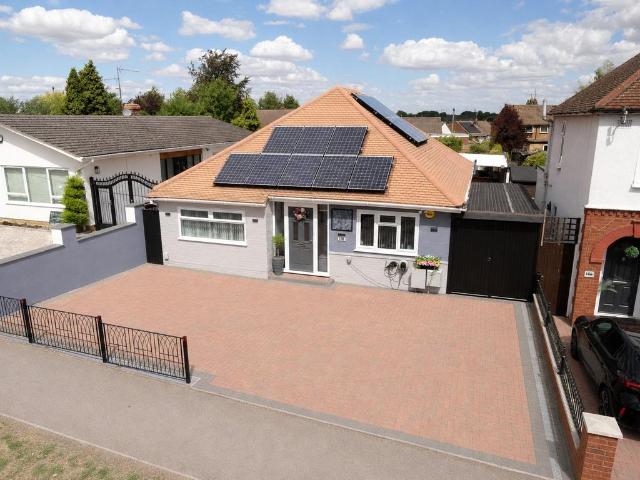 Bungalow for sale in Lewsey Farm, Dunstable