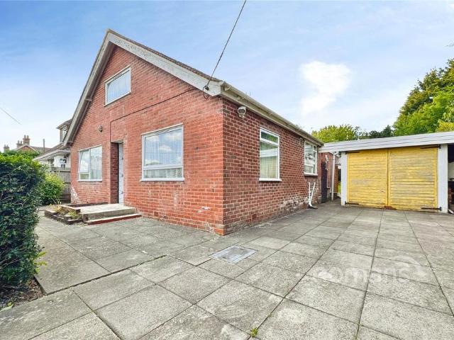 Bungalow for sale in Little Sandhurst